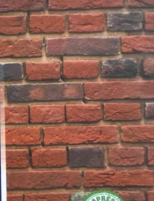 Après : mur en briques nettoyé