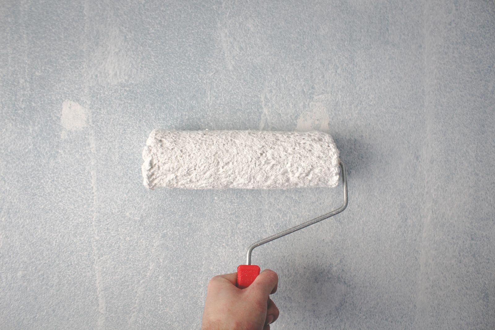 Murs et plafond repeints par Dole Peinture